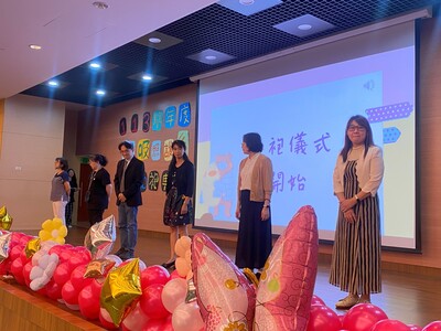 9~呼照系老師準備為學生加袍圖片