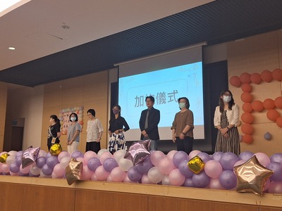 7~呼照系老師準備為學生加袍圖片