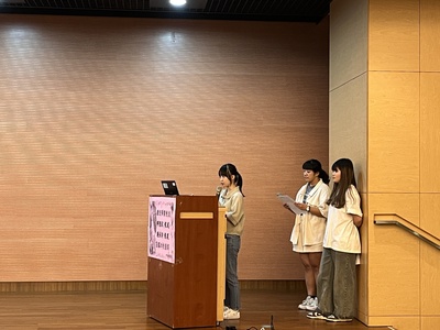 6~柯佳欣校友做簡報圖片