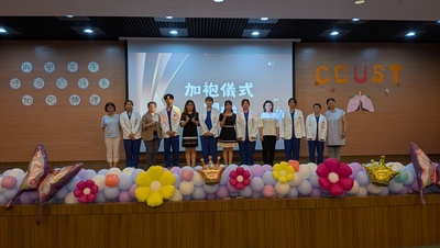 14~加袍生與系上加袍老師合影圖片