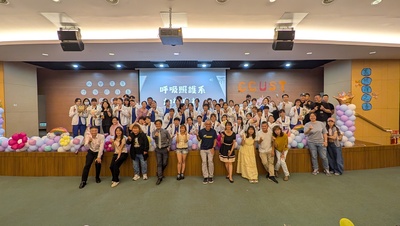 27~加袍生、老師及家長合影圖片