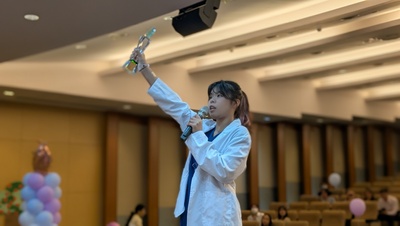 18~加袍生宣誓代表黃同學圖片