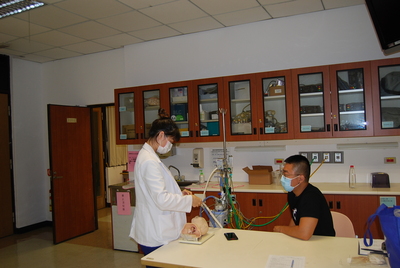3~學生進行小兒NACAL-CPAP的管路組裝考試